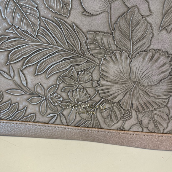 XL DARCY MARKS LONDON TAN LARGE TOTE - Picture 7 of 13